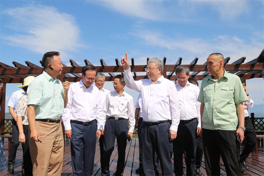 2024.06.23全國(guó)政協(xié)副主席、民盟中央常務(wù)副主席、中國(guó)科學(xué)院院士、清華大學(xué)副校長(zhǎng)王光謙蒞臨金徽股份視察.jpg