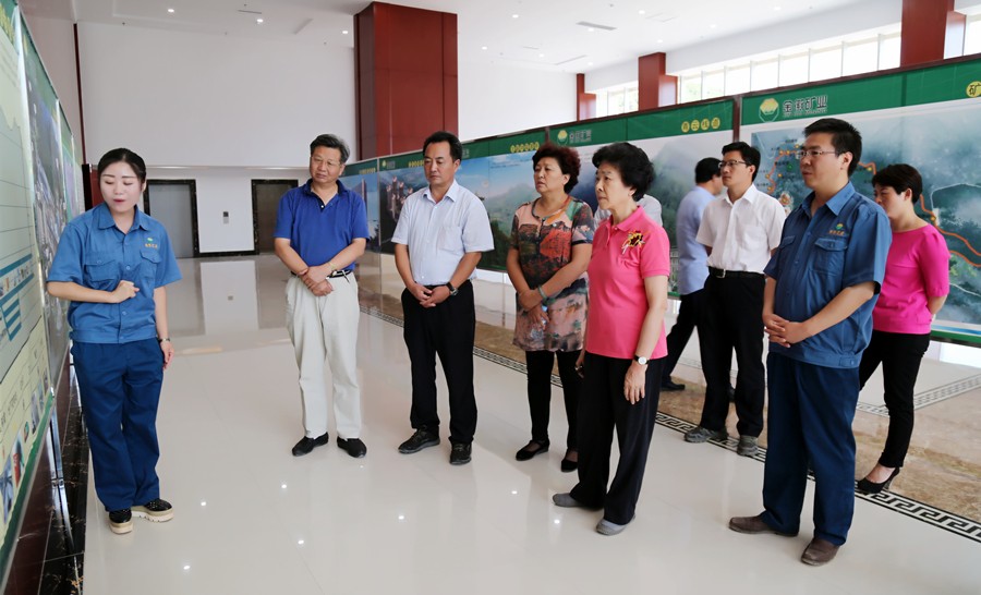 1-2015年8月，全國(guó)政協(xié)副主席、中國(guó)科學(xué)院院士王志珍一行蒞臨金徽股份調(diào)研。.jpg