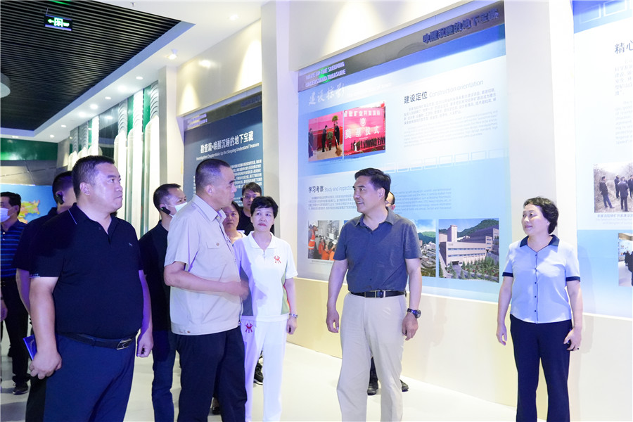 12-2022年8月，省委常委、省委統(tǒng)戰(zhàn)部長(zhǎng)孫雪濤帶領(lǐng)帶領(lǐng)全省黨外代表人士考察團(tuán)蒞臨金徽股份調(diào)研指導(dǎo)。.jpg