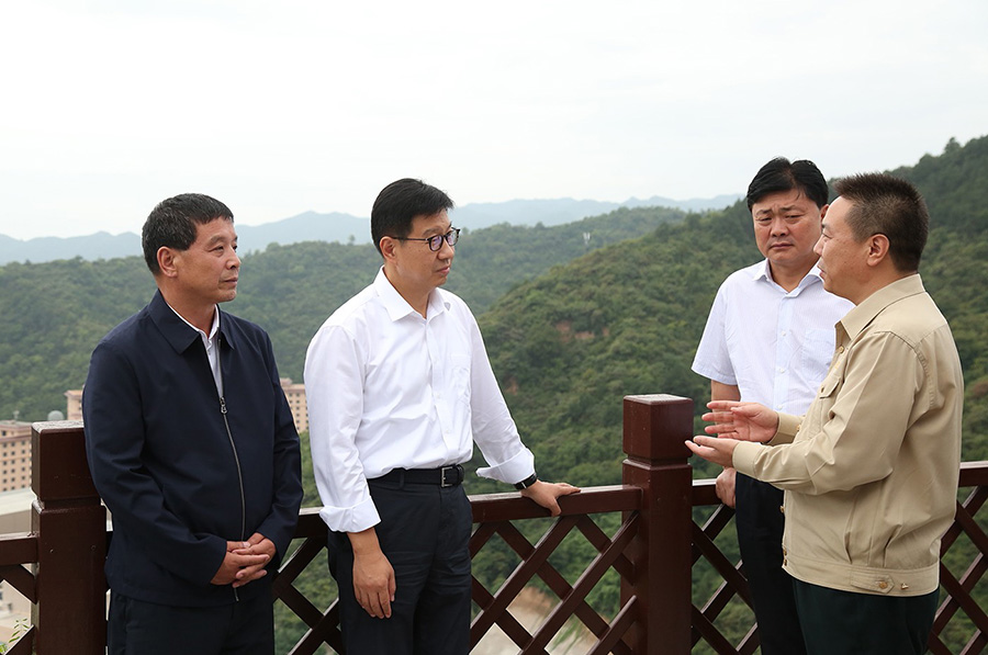 13-2021年8月，省委常委、副省長(zhǎng)張錦剛蒞臨公司檢查指導(dǎo)工作。.jpg