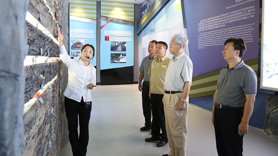 18-2020年8月，原四川省委書記、省人大常委會(huì)主任，中共第十六屆中央委員，第十一屆全國(guó)人大常委會(huì)委員張學(xué)忠蒞臨金徽股份參觀。.jpg