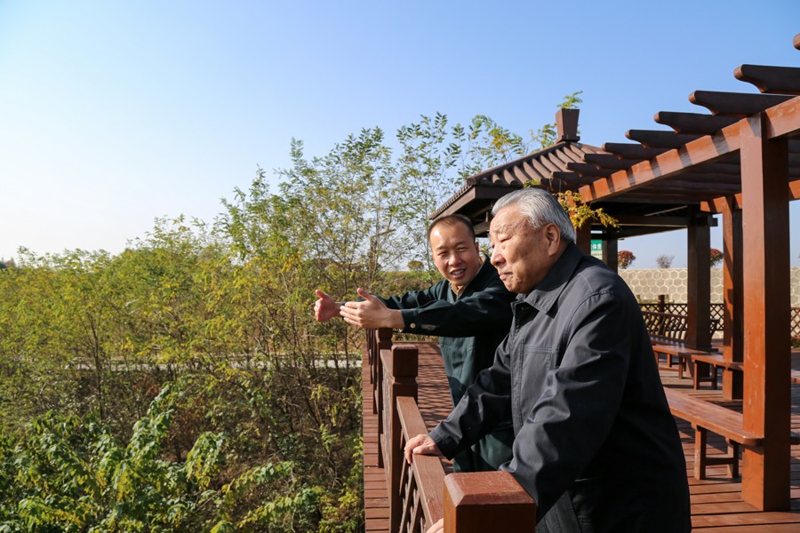 21-2019年10月，國(guó)家水利部原副部長(zhǎng)王守強(qiáng)參觀金徽股份時(shí)盛贊：金徽股份是綠色礦山、文明礦山、美麗礦山。.jpg