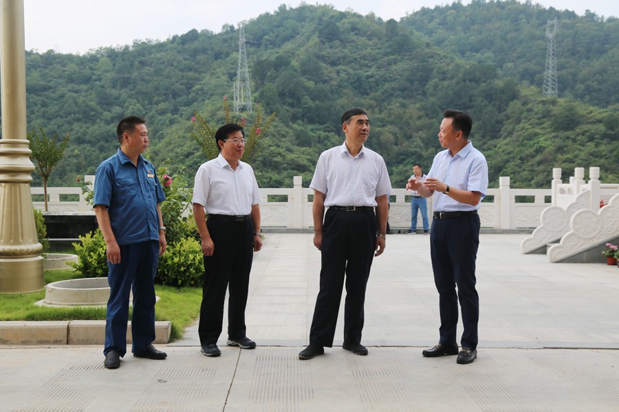 24-2018年8月，全省綠色礦山建設(shè)現(xiàn)場(chǎng)會(huì)在金徽股份召開(kāi)，時(shí)任副省長(zhǎng)李斌出席會(huì)議并做重要講話。.jpg