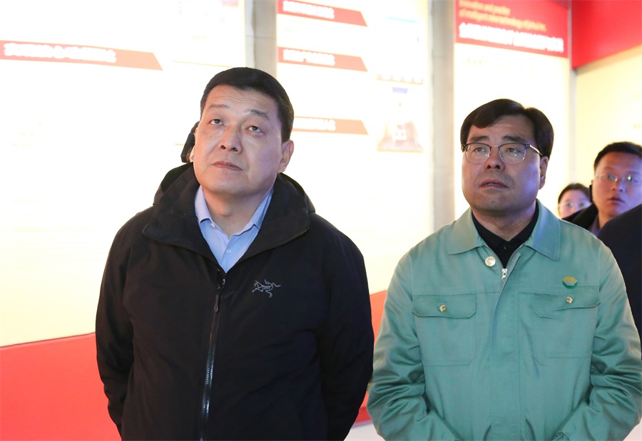 38-2023年12月，民建甘肅省委員會(huì)主任委員，全國(guó)政協(xié)委員，甘肅省政協(xié)常委，省生態(tài)環(huán)境廳廳長(zhǎng)，省核安全局局長(zhǎng)葛建團(tuán)蒞臨金徽股份調(diào)研。.jpg
