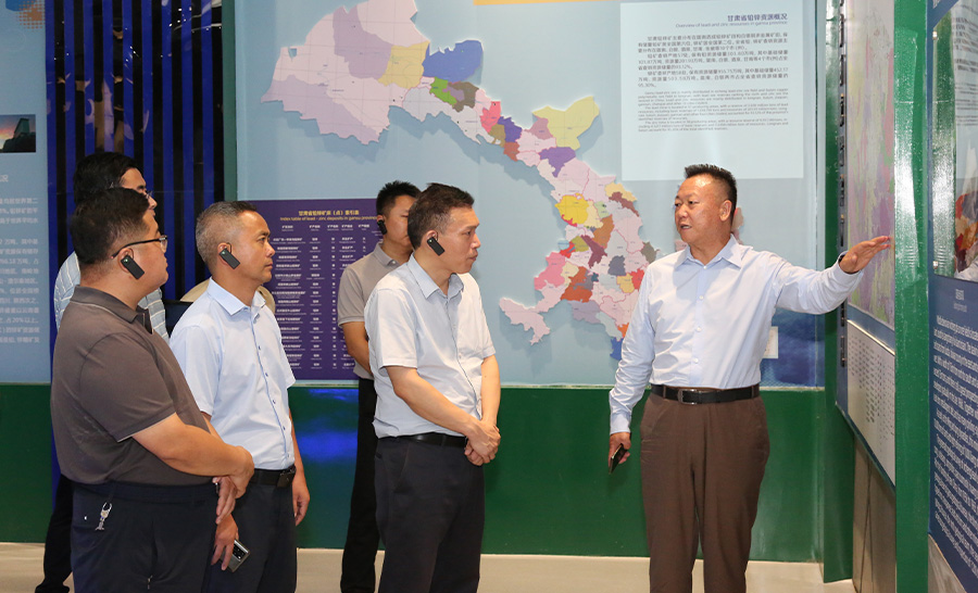 10.3-2022年08月，省科技廳副廳長(zhǎng)牛振明蒞臨金徽股份指導(dǎo)工作。.jpg