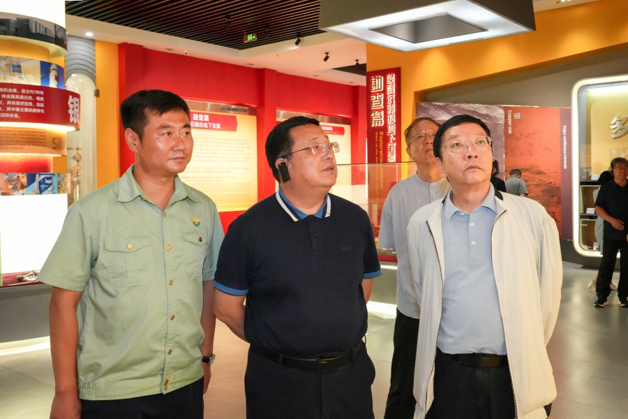 2024.06.23全國(guó)政協(xié)委員、 陜西省政協(xié)副主席、民建陜西省委會(huì)主委李忠民蒞臨金徽股份調(diào)研.jpg