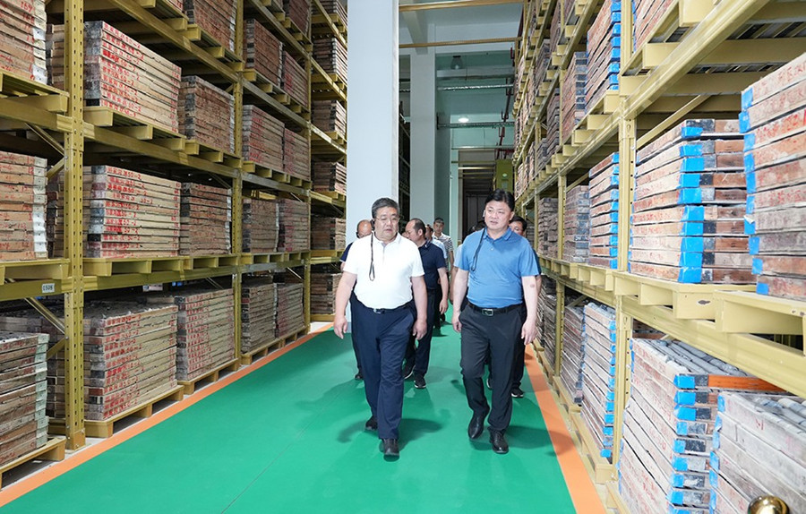 51-2022年6月，省農(nóng)業(yè)農(nóng)村廳一級(jí)巡視員朱寶瑩蒞臨金徽股份調(diào)研綠色礦山建設(shè)工作。.jpg