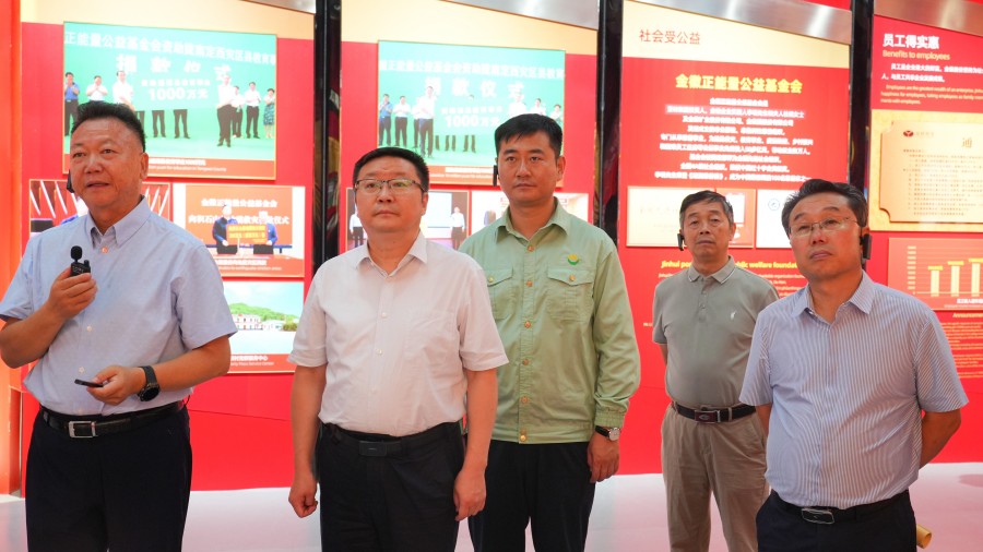 隴南市委副書記、市政府黨組書記、市長(zhǎng)劉永革蒞臨金徽股份調(diào)研_副本.jpg