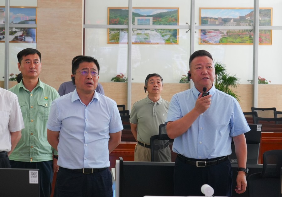 省自然資源廳黨組書記、廳長(zhǎng)張曉軍蒞臨金徽股份調(diào)研綠色礦山建設(shè)工作_副本.jpg